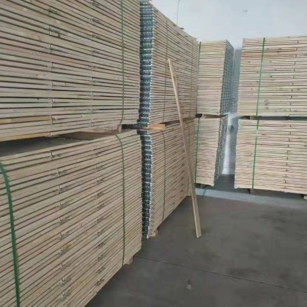 پالت چوبی چهار طرفی که از مواد شیمیایی استفاده می شود